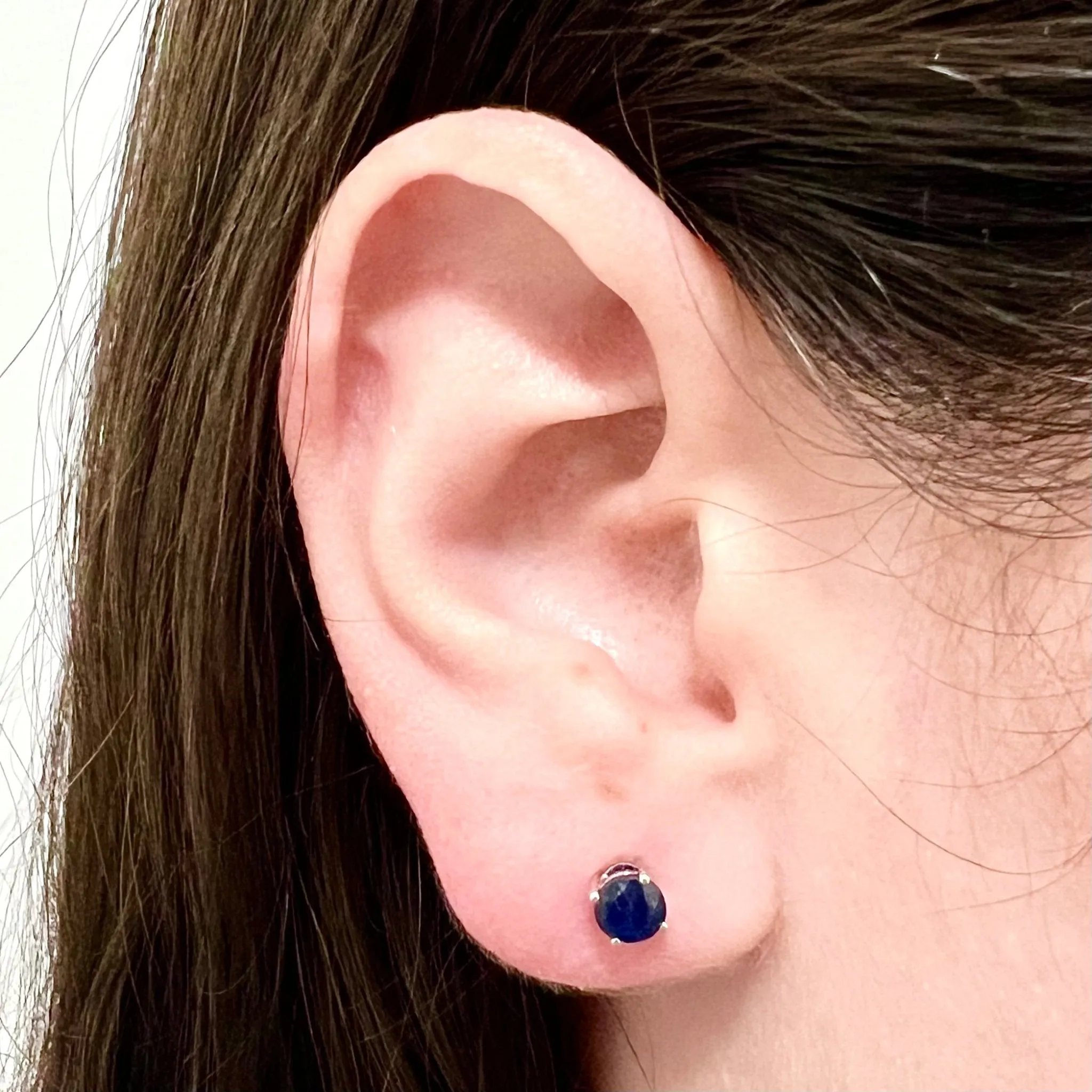 14 Karat White Gold September Birthstone Natural Round Blue Sapphire Stud Earrings