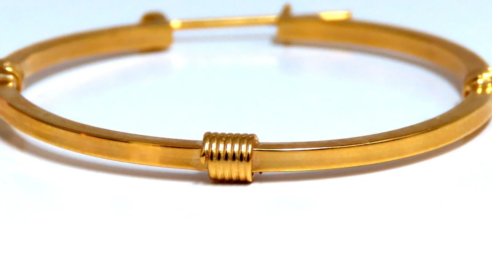 14Kt Gold Hoop Earrings Barbed Wrap