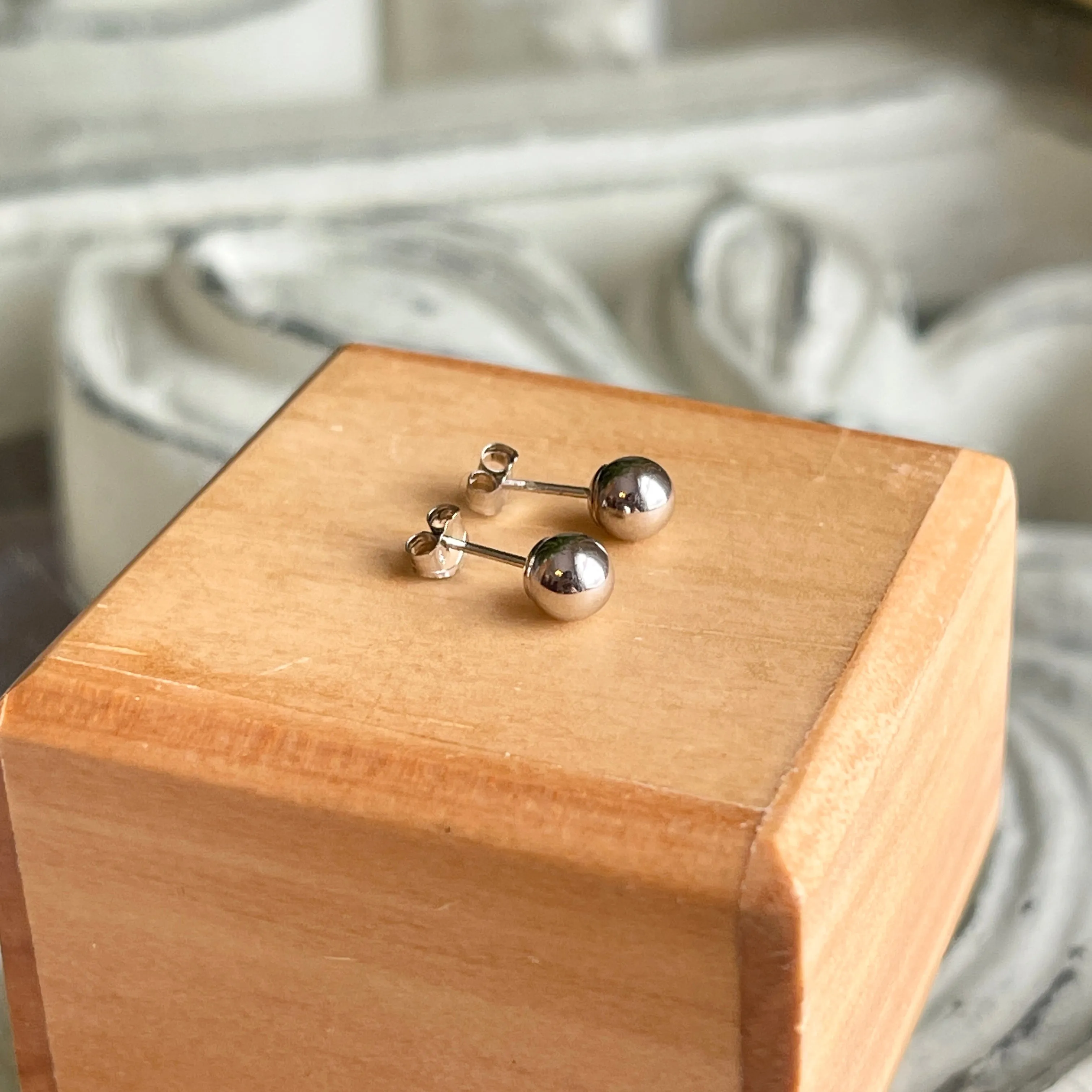 14KT White Gold Polished Balls Stud Earrings 5mm