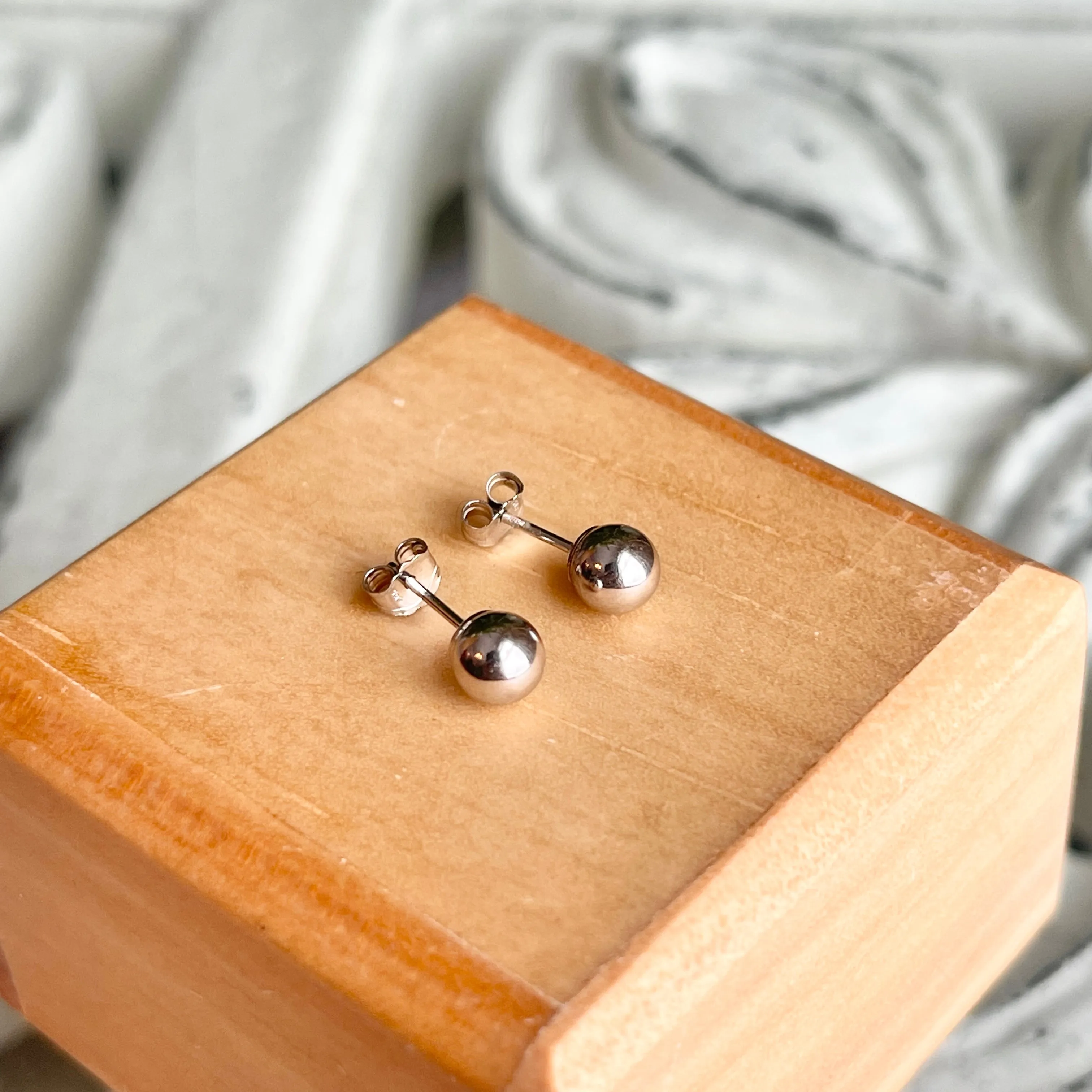 14KT White Gold Polished Balls Stud Earrings 5mm
