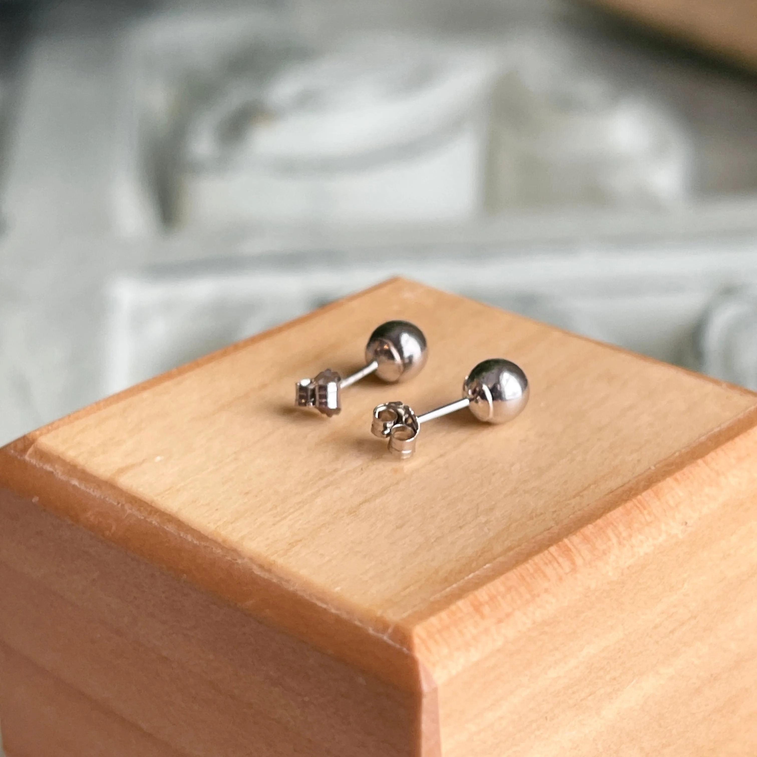 14KT White Gold Polished Balls Stud Earrings 5mm