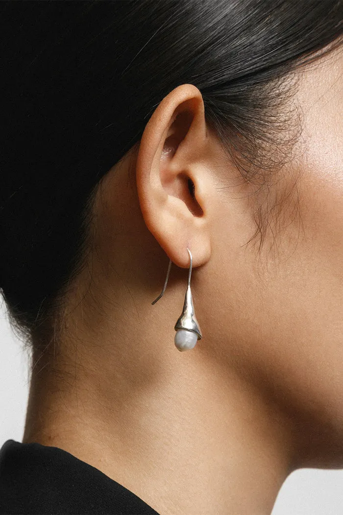 ANNA PEARL DROP EARRINGS