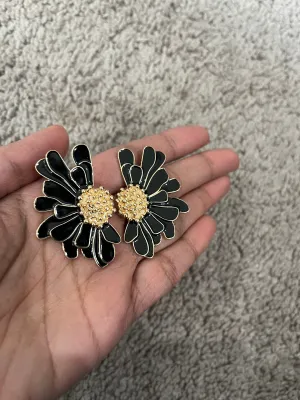 Big Black flower earrings ,black Flower stud  earring gold  black earrings , black enamel stud earrings , large black earrings