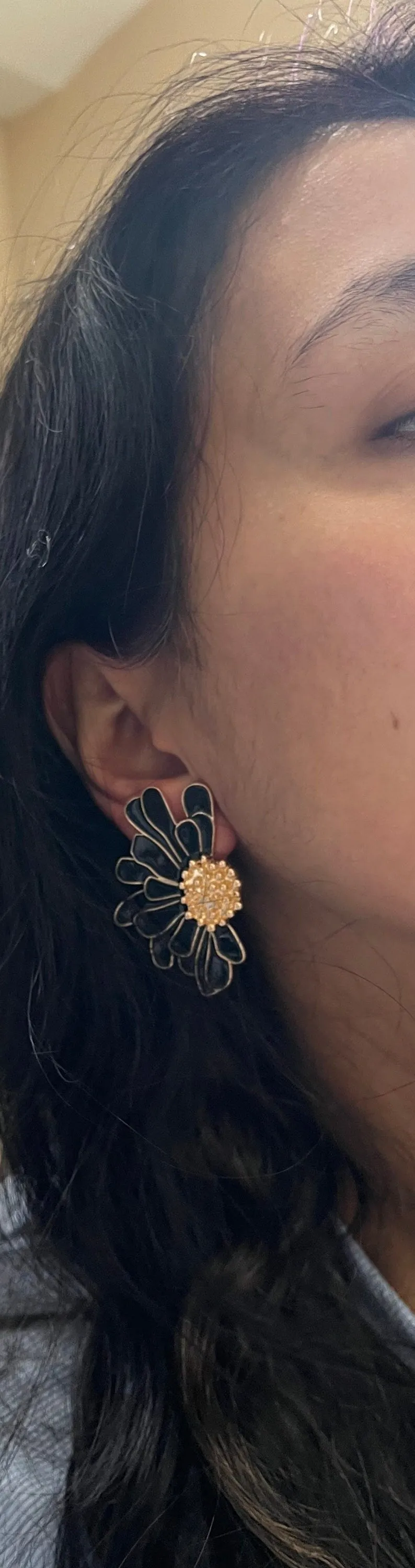 Big Black flower earrings ,black Flower stud  earring gold  black earrings , black enamel stud earrings , large black earrings