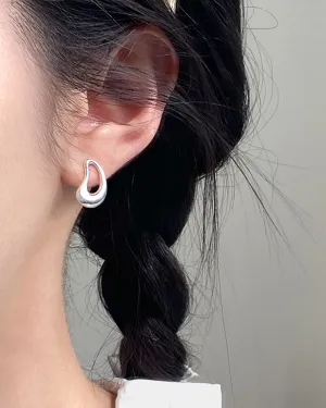 Chic Avocado Stud Earrings