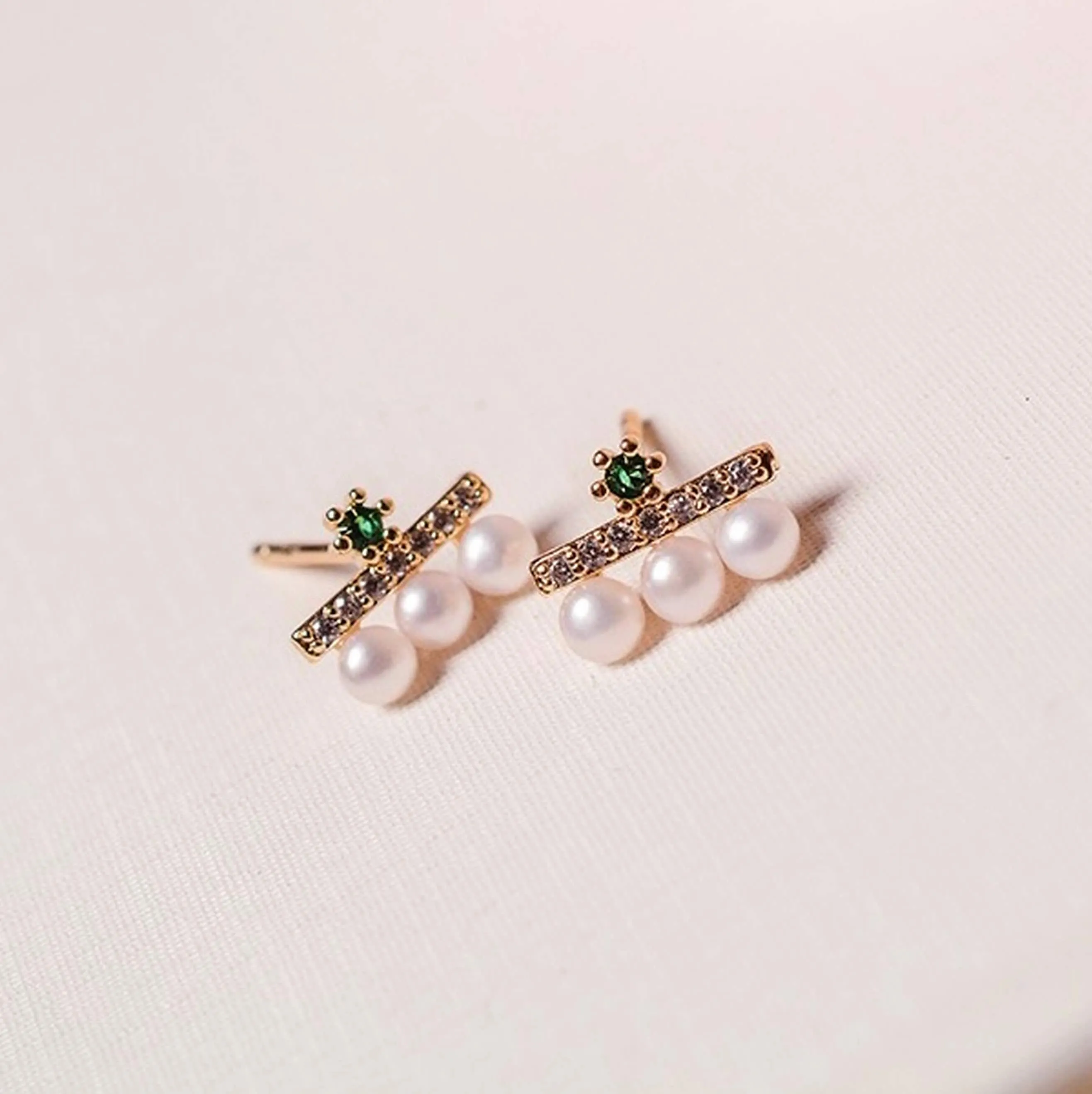 Dainty Green Emerald and Pearl Stud Earrings