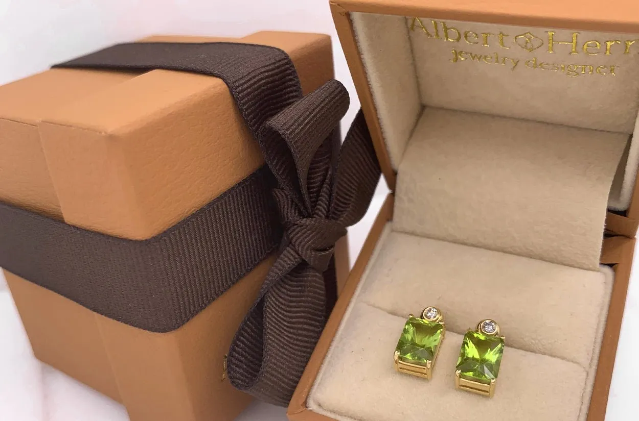 Earrings 18kt Gold Peridot & Diamonds Studs