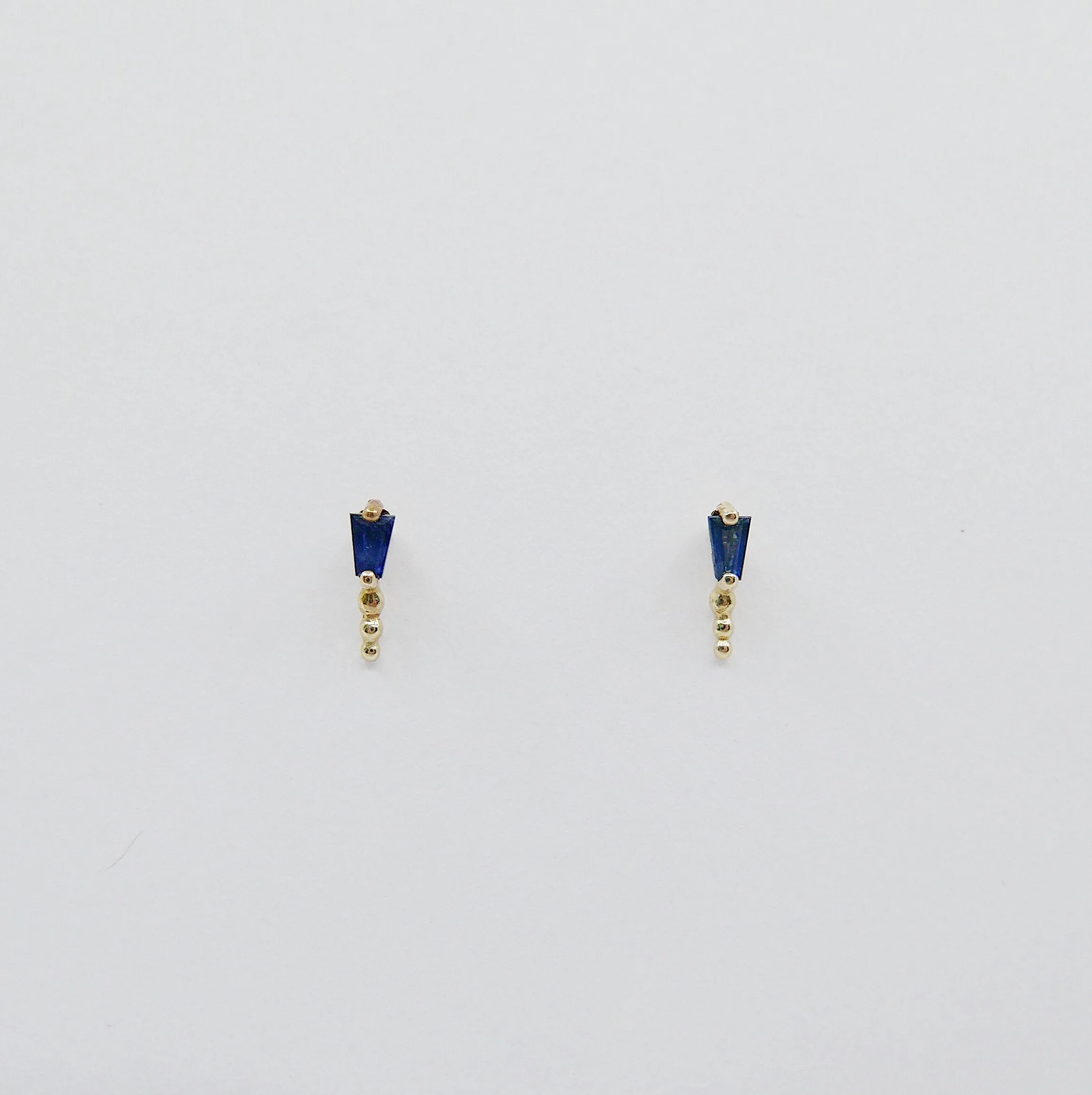 Ellipsis Tapered Baguette Stud