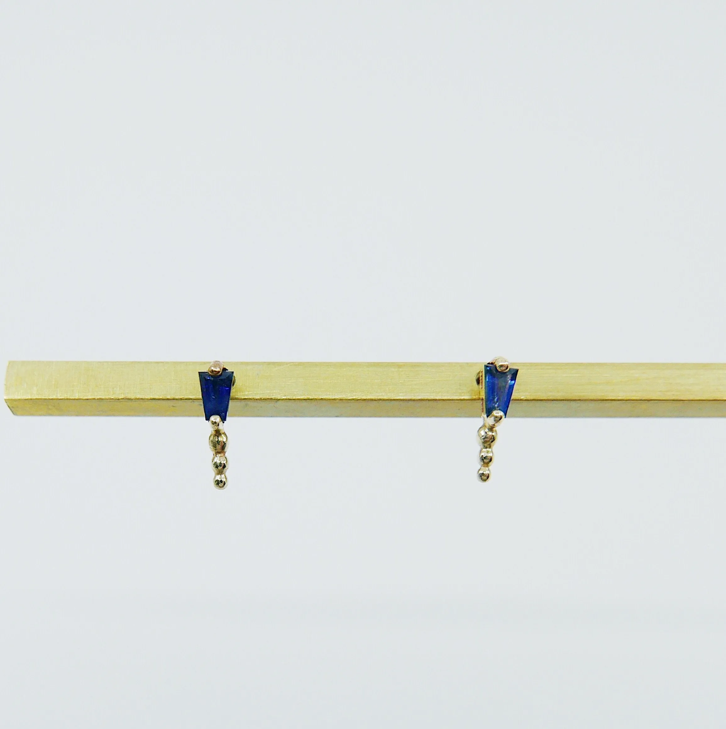 Ellipsis Tapered Baguette Stud