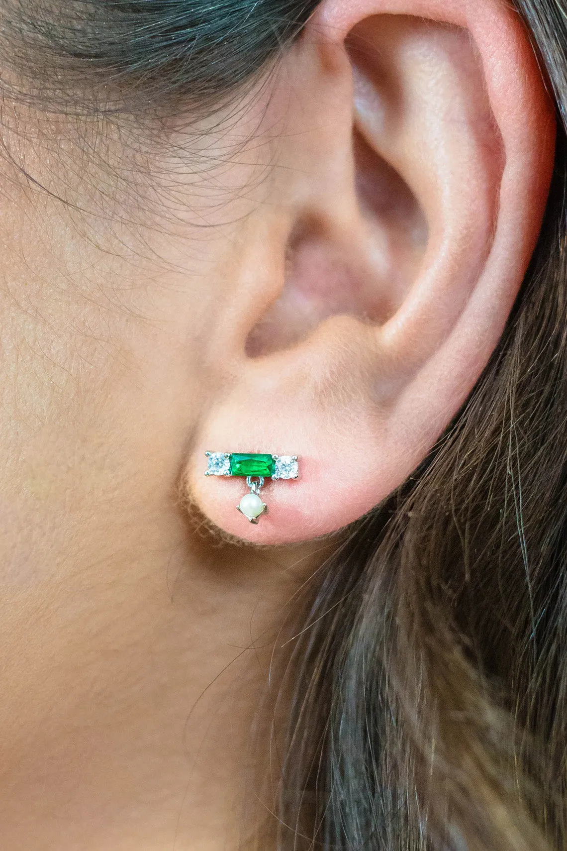 EMERALD ISLE FRESHWATER PEARL EARRINGS IN EMERALD AND SILVER