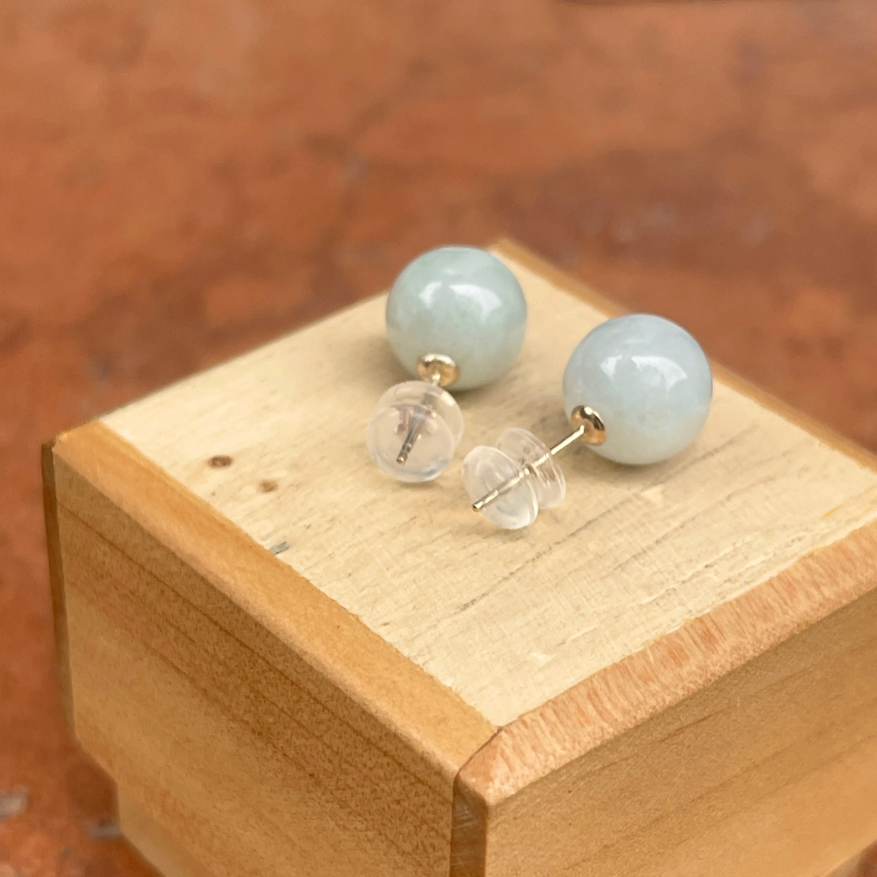 Estate 14KT Yellow Gold Light Jade Ball Post Earrings 10mm