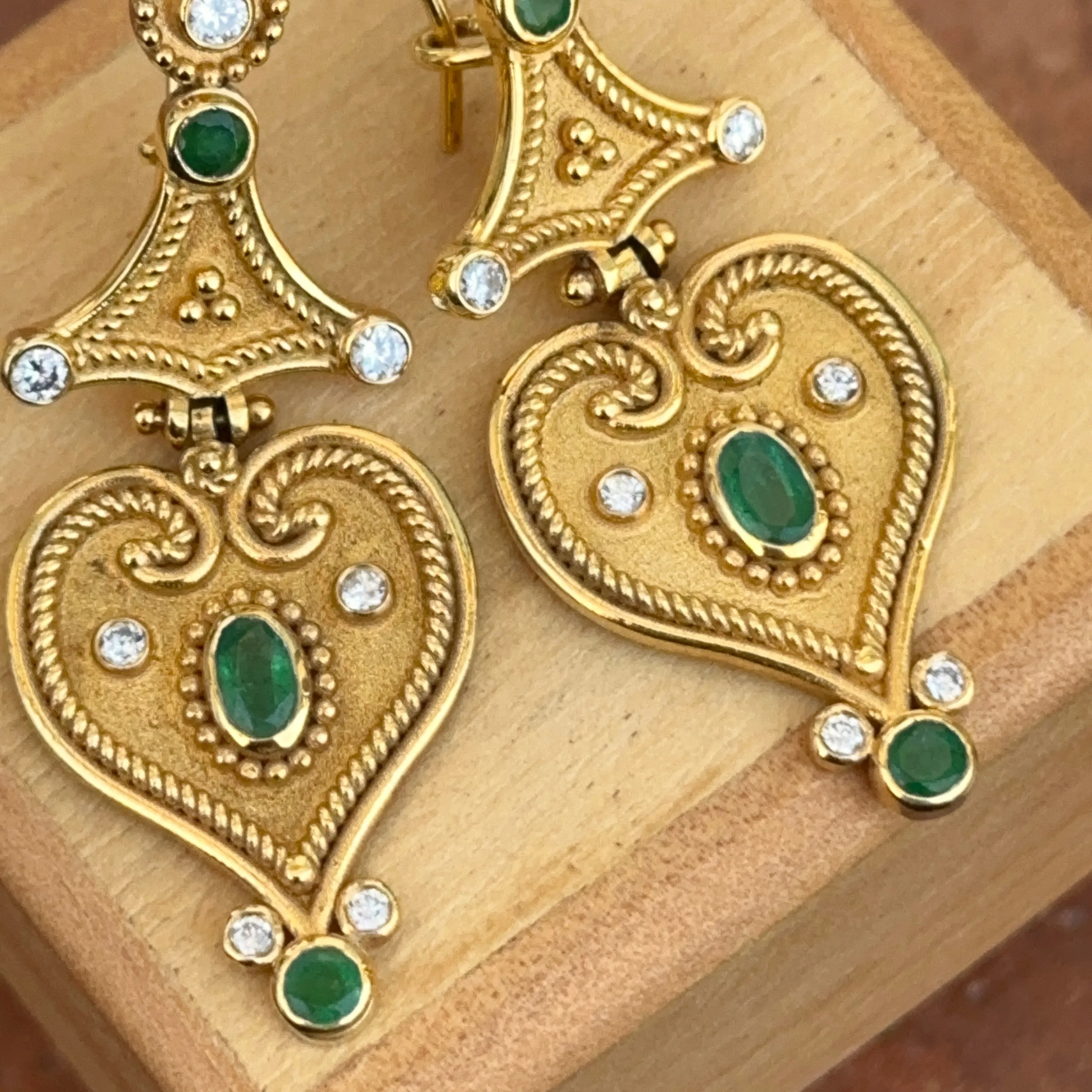 Estate 18KT Yellow Gold Byzantine Emerald   Diamond Dangle Earrings