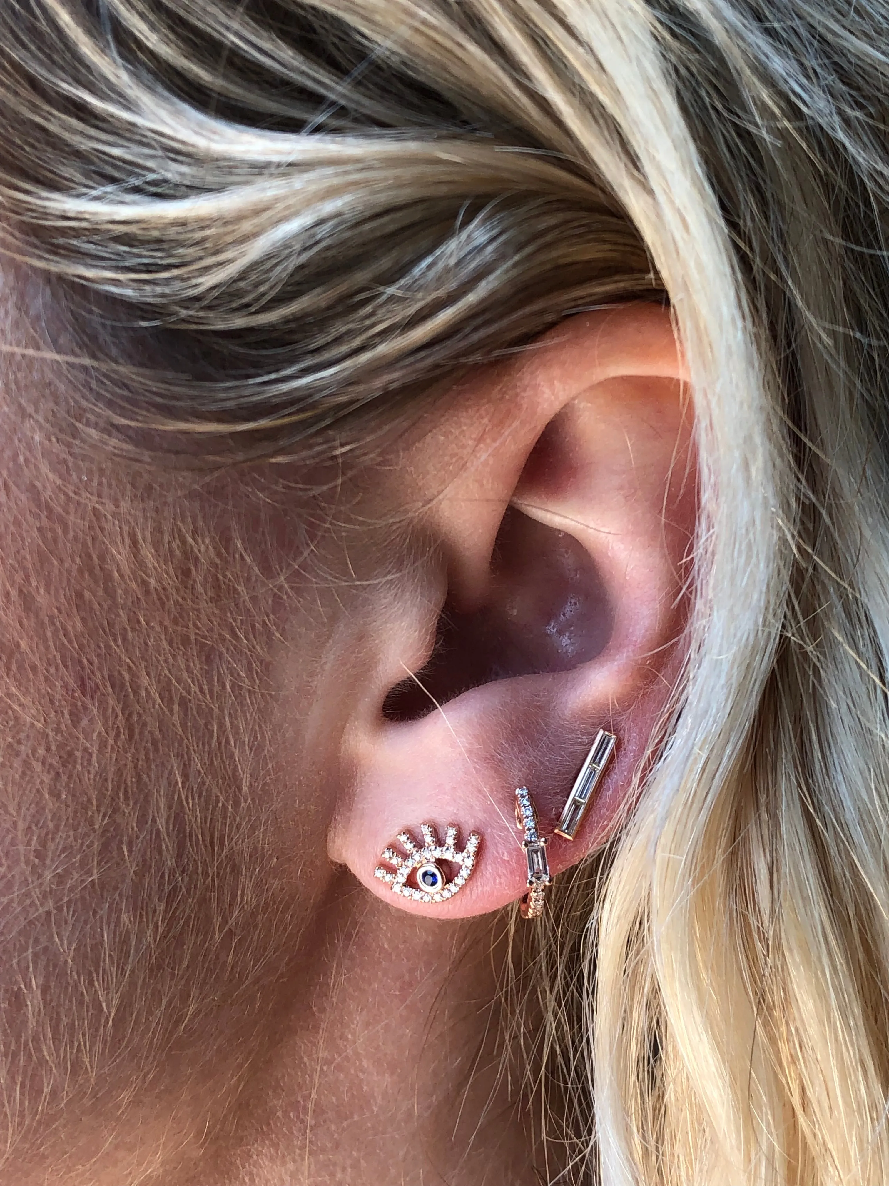 EYES WIDE OPEN STUD EARRING