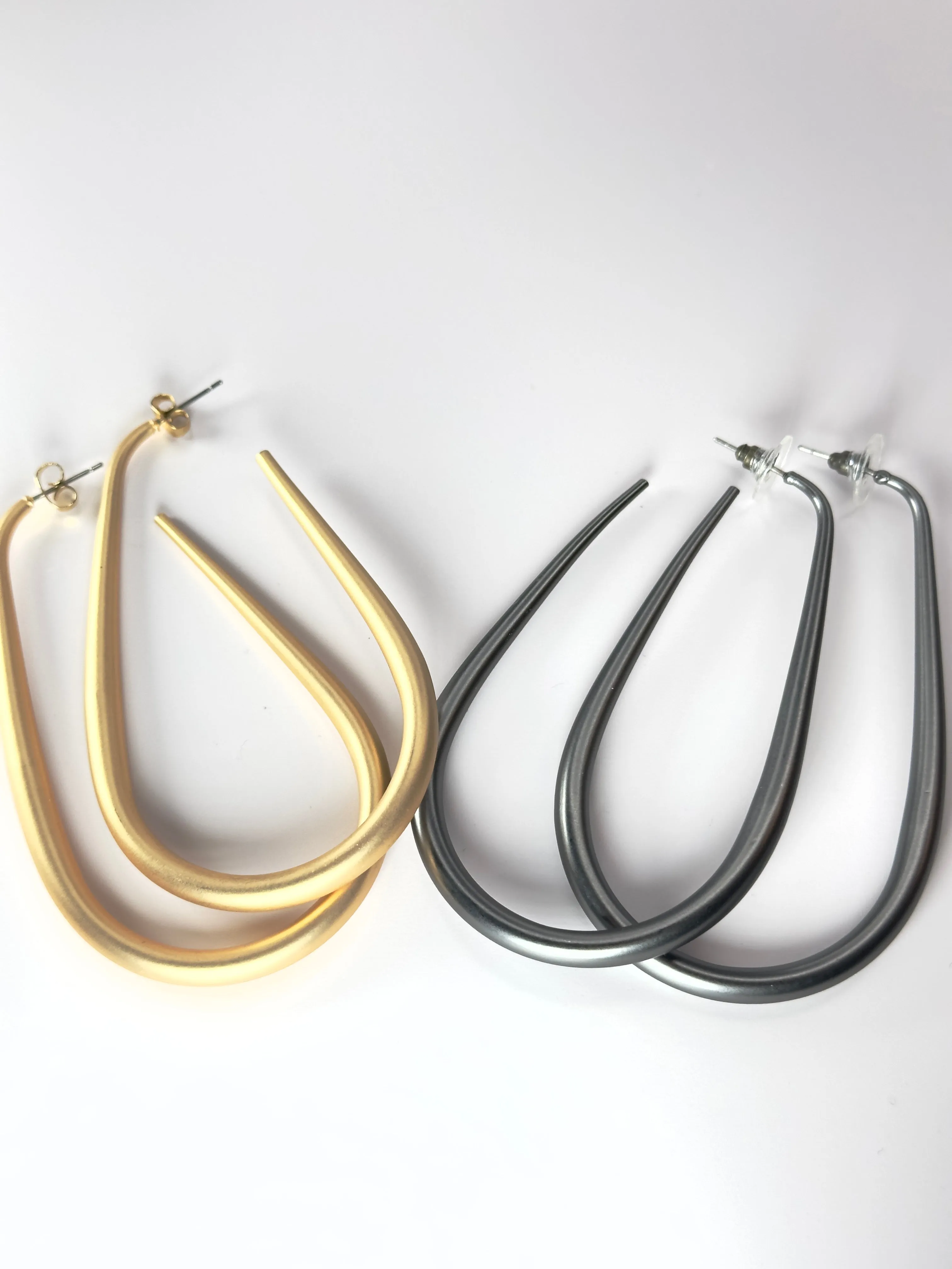 Harlow Gold Matte Hoop