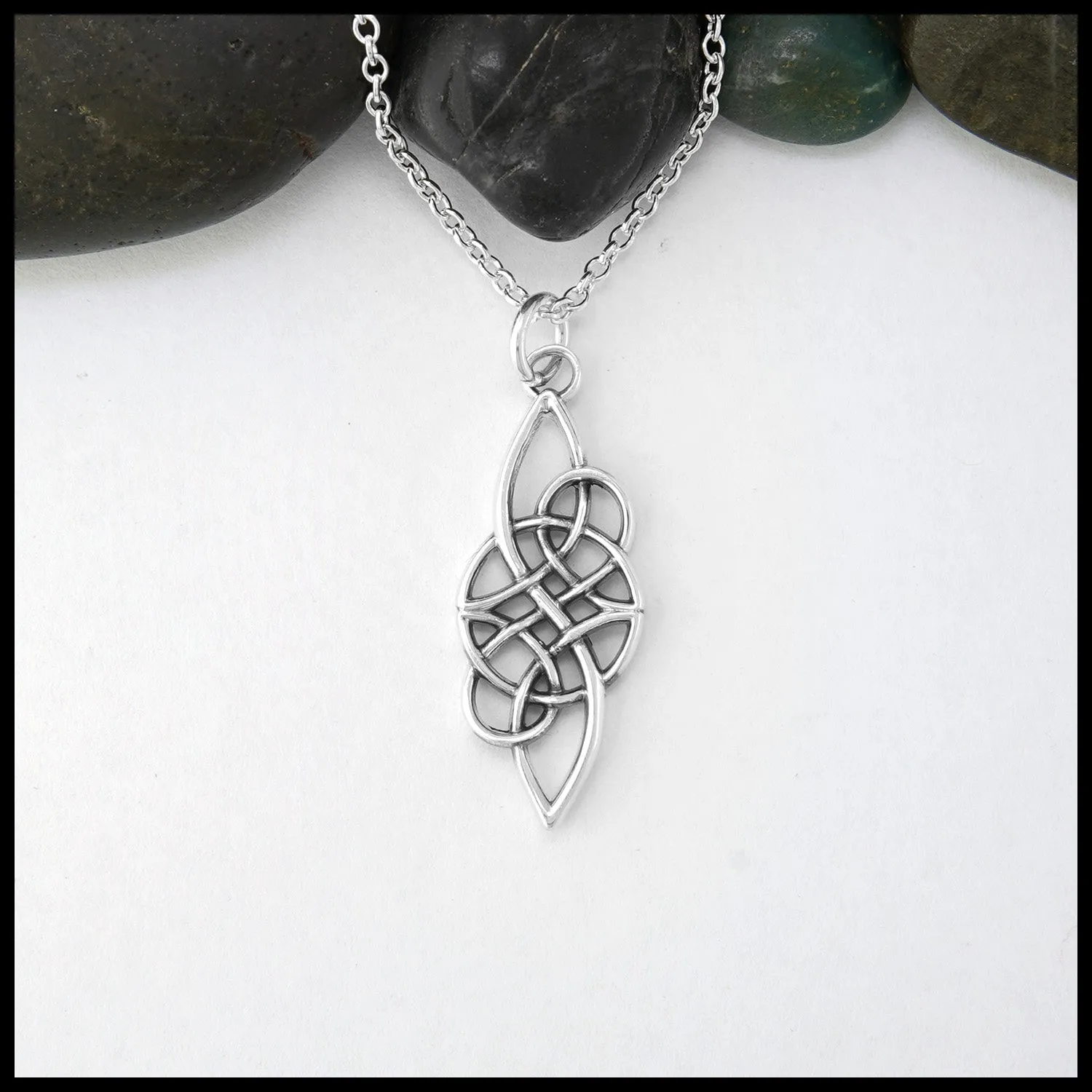 Le Chéile Pendant and Earrings in Silver