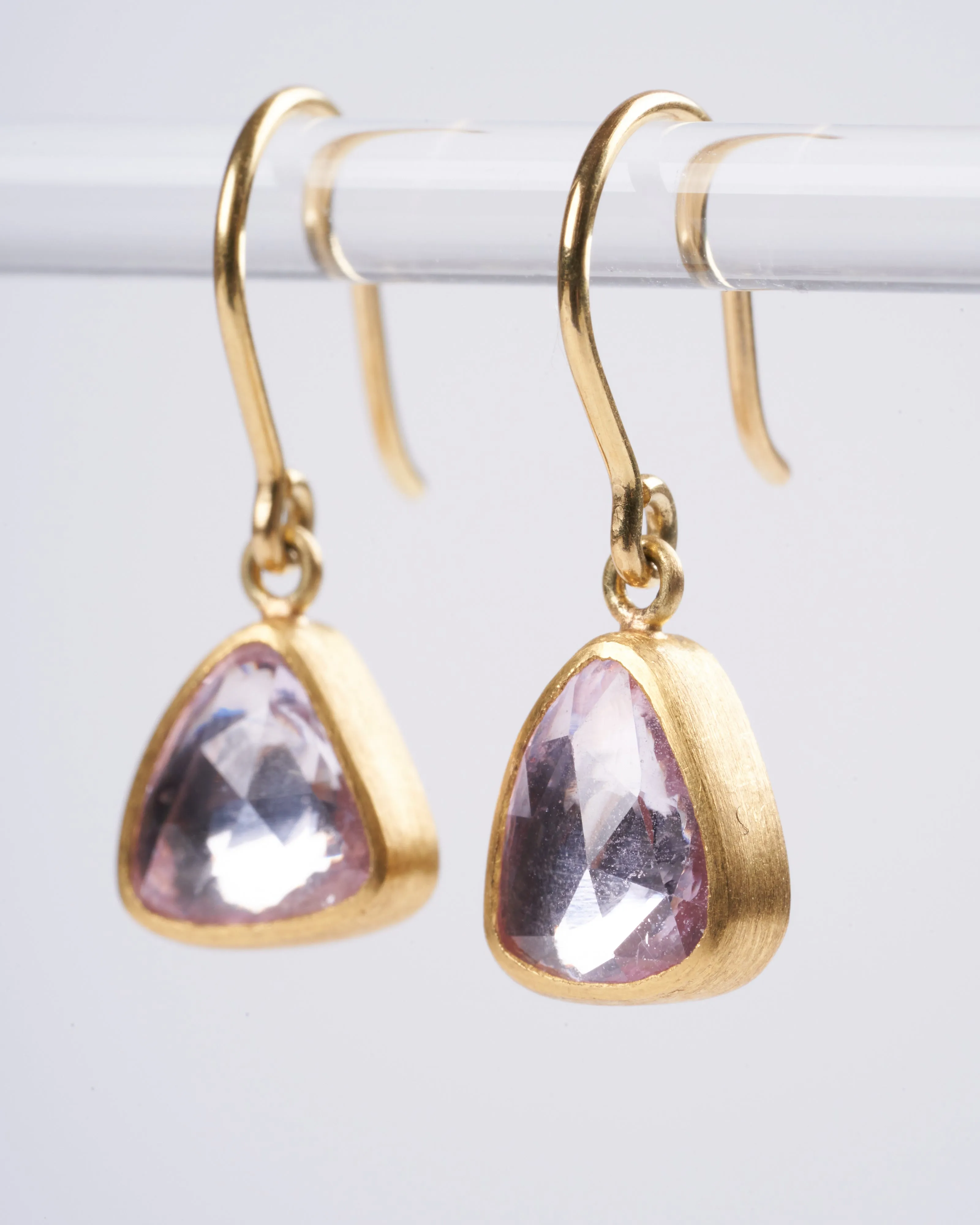 light pink sapphire earrings - pink/ gold
