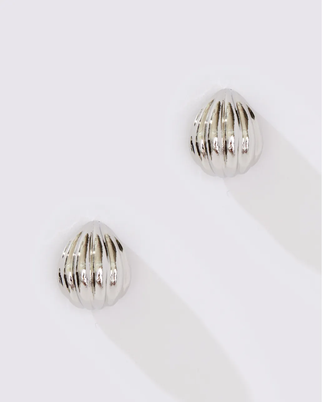 SHELL HOOP EARRING