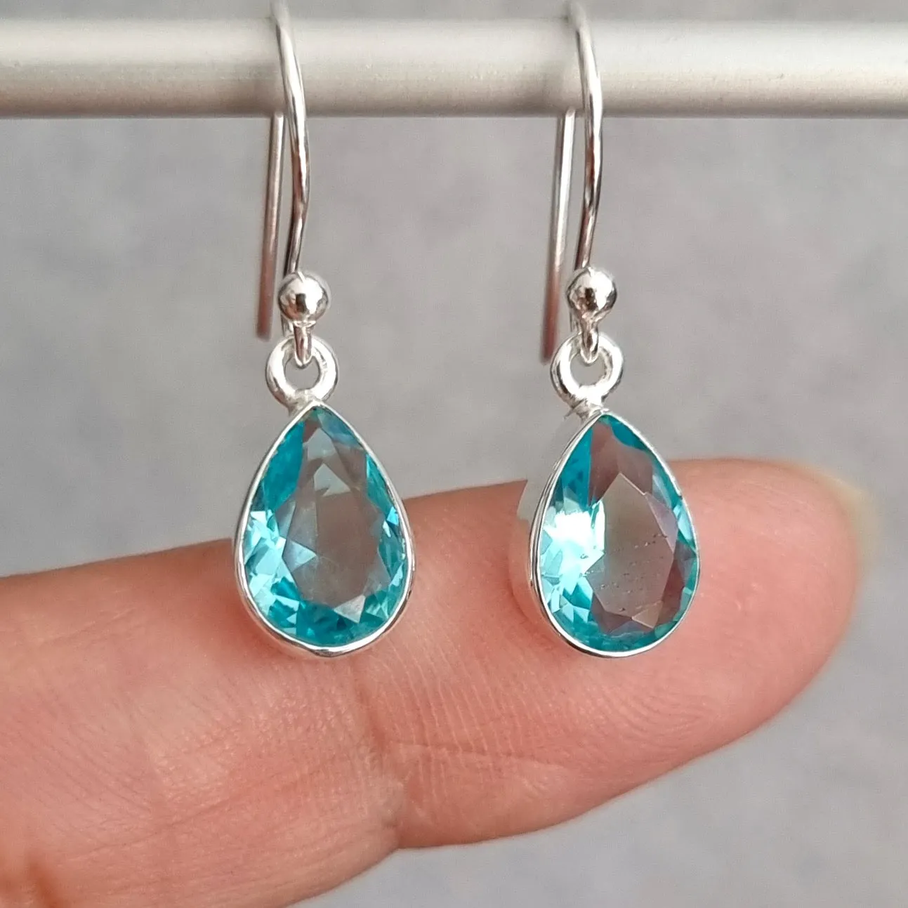 Small Teardrop Blue Topaz Earrings in 925 Sterling Silver, E5BT