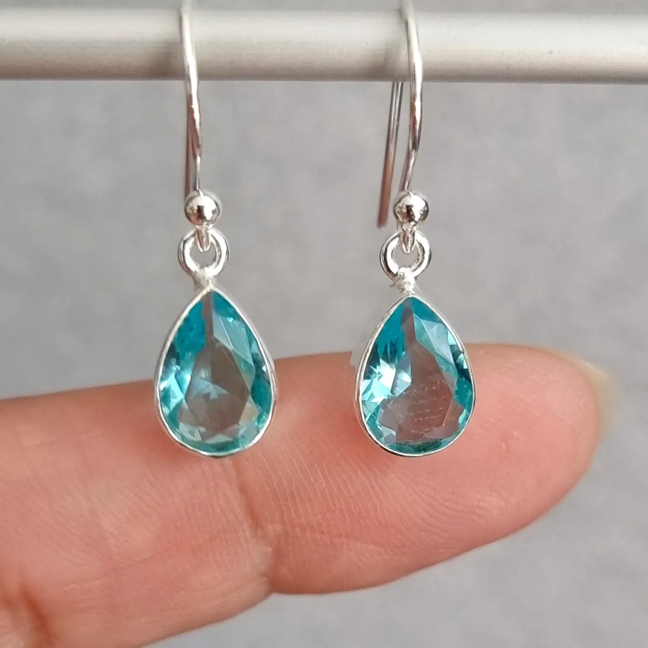 Small Teardrop Blue Topaz Earrings in 925 Sterling Silver, E5BT