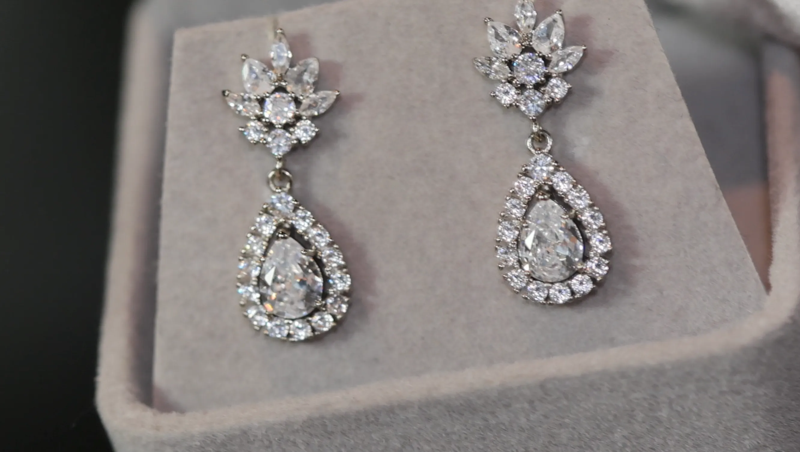 Teardrop Earrings | Diamond Earrings | Diamond Earrings | Tear drop Earrings | Womens Diamond Earrings | Earrings | Pear Shape Earrings