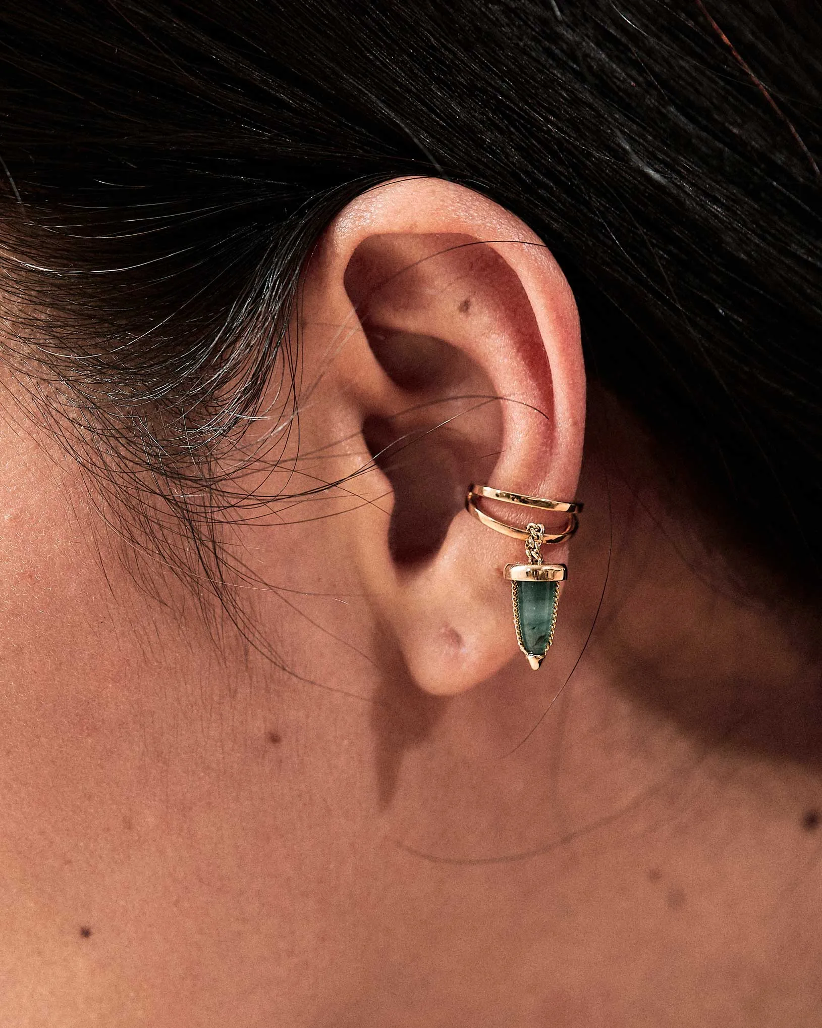 Vantage Earcuff Emerald 18k Gold